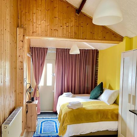 La Estrella Apartment Beckenham Ngoại thất bức ảnh