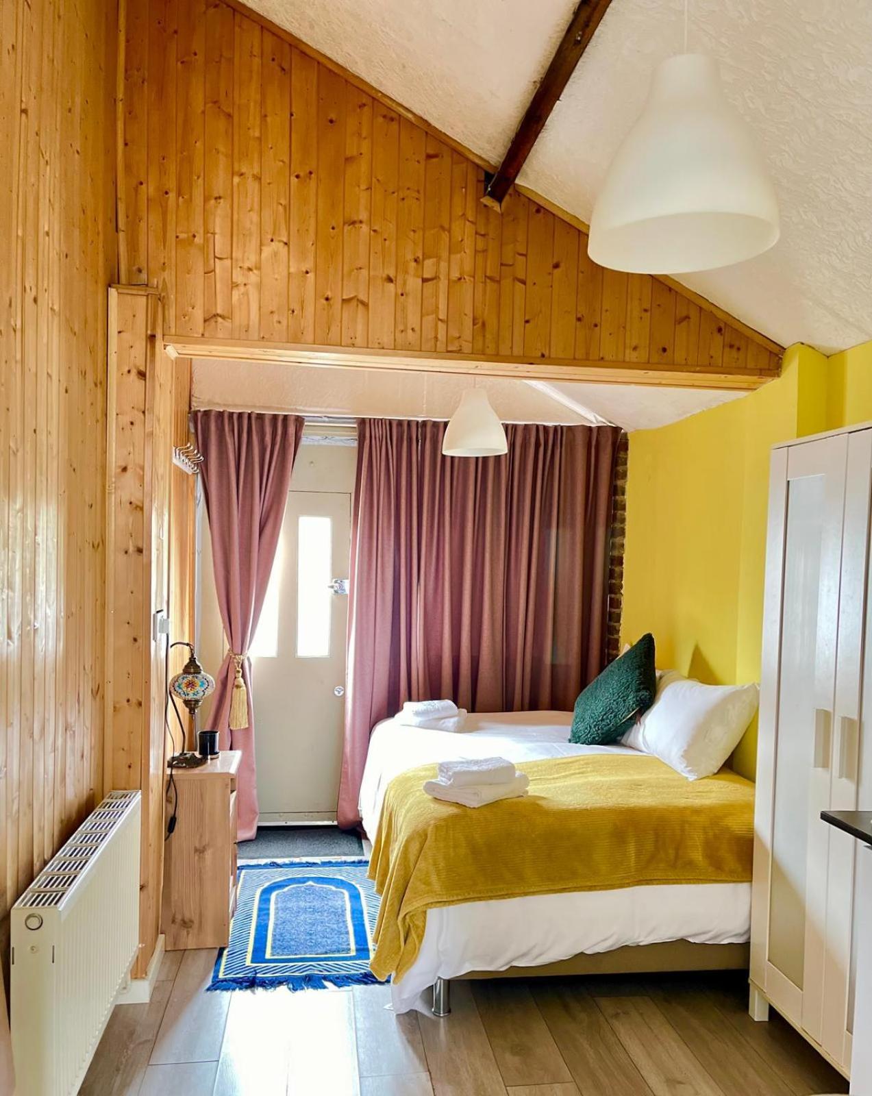 La Estrella Apartment Beckenham Ngoại thất bức ảnh
