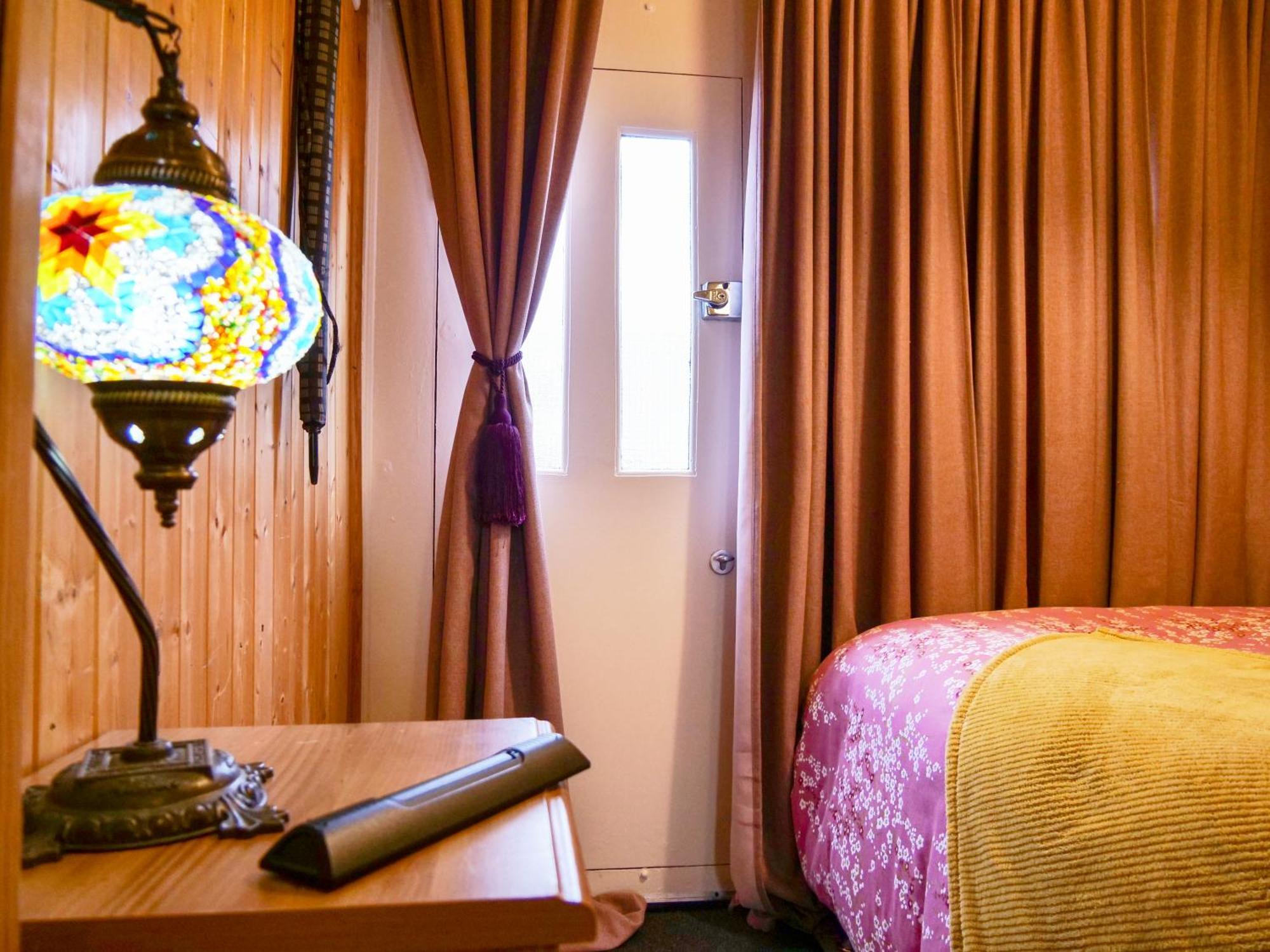 La Estrella Apartment Beckenham Ngoại thất bức ảnh
